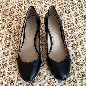 Banana Republic Women’s Pumps w/ Slender Heel and Rounded Toe Classic Black 10M